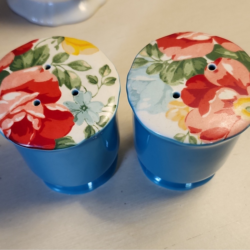 The Pioneer Woman Sugar Bowl and Salt & Pepper shaker set . EUC - Picture 5 of 7